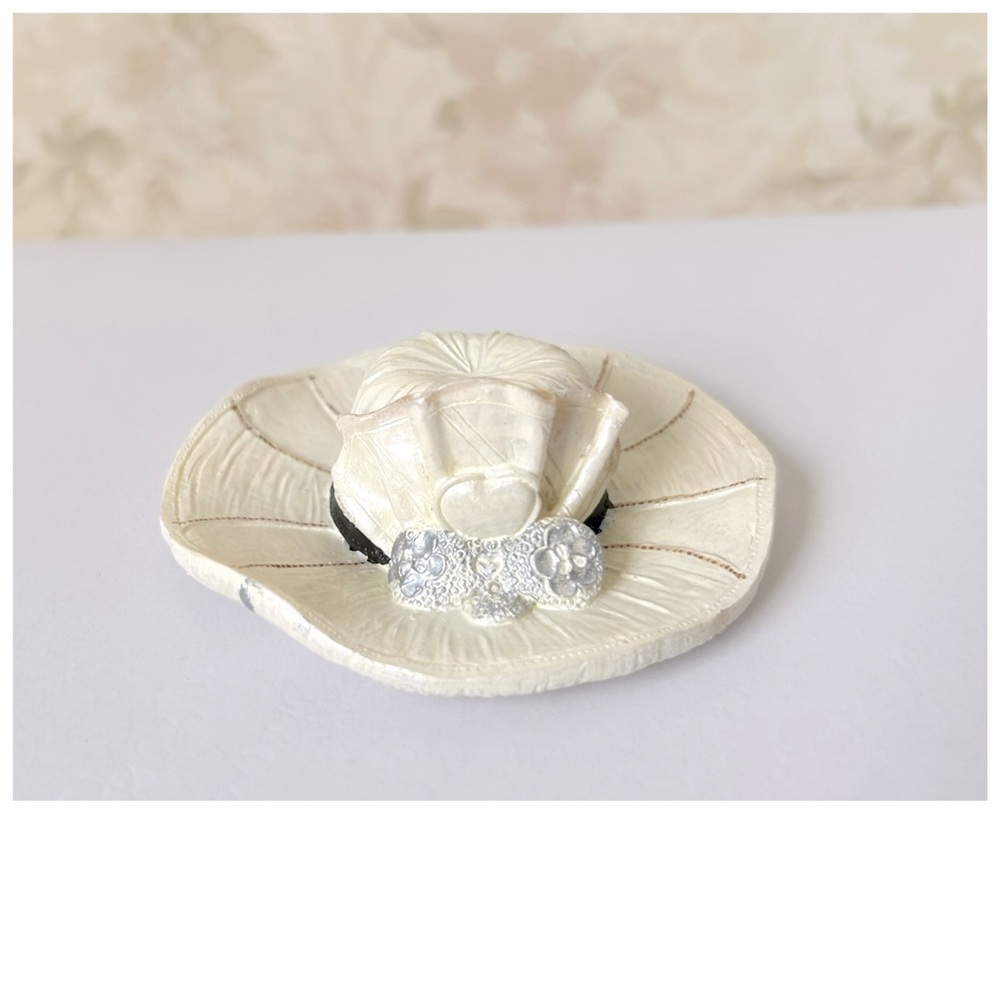 Sculpture, miniature hat